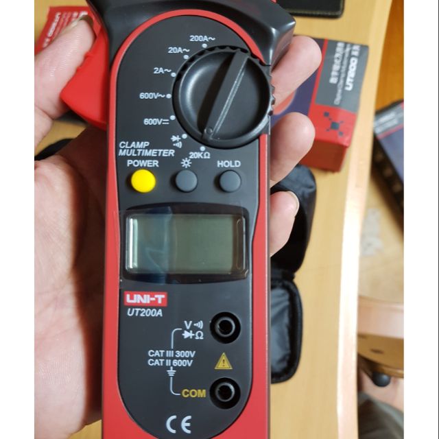 Đồng hồ vạn năng UNI-T 200A+