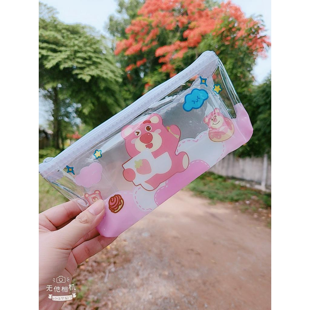 Túi Đựng Bút Trong Suốt In Hình Gấu Dâu 06