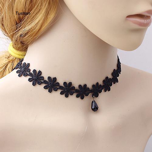 Vòng cổ choker ren hoa đính đá cổ điển