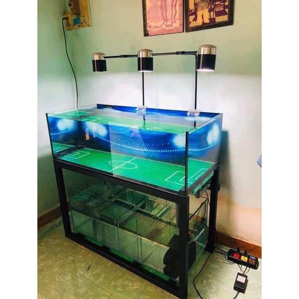 Tranh 3D dán bể cá mẫu sân bóng cực ấn tượng, có keo sẵn trên bề mặt, đa dạng kích thước