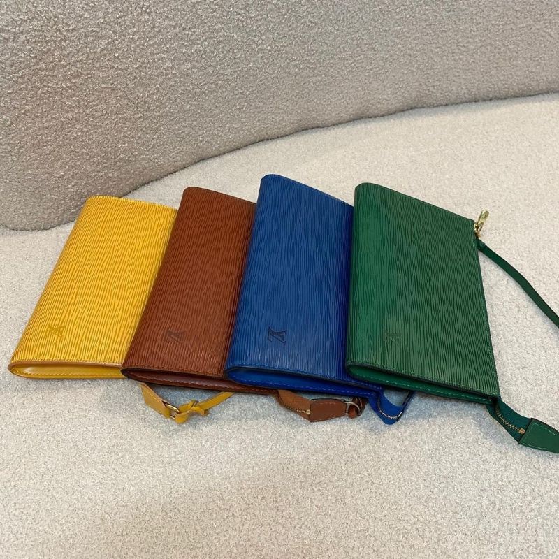 Túi đeo chéo Louis Vuitton Pochette Epi