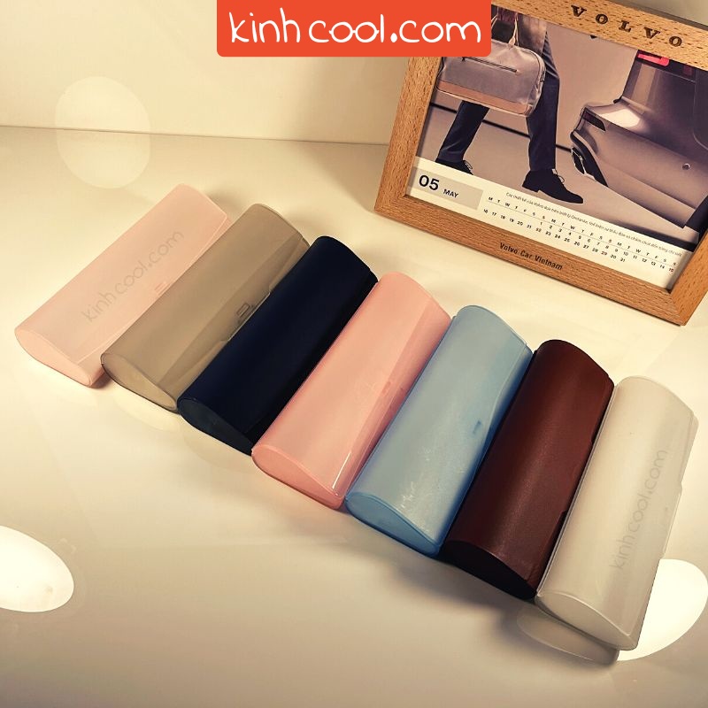 Hộp nhựa đựng kính cận cao cấp chất liệu nhựa trơn bóng đẹp (Màu ngẫu nhiên / Chọn màu vui lòng ghi chú)