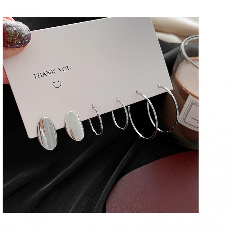 Set khuyên tai vòng tròn đơn giản