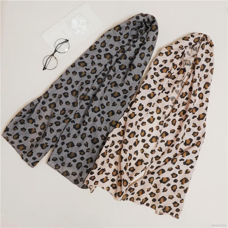 Khăn choàng cổ dày họa tiết da báo cho bé