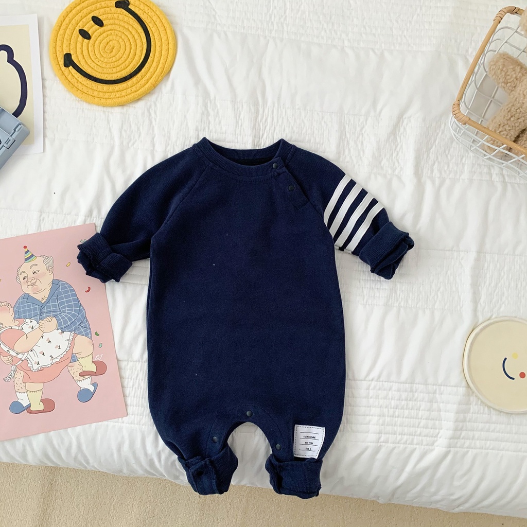 Áo liền quần dài tay quần dài cổ tròn họa tiết kẻ sọc ngang một bên tay áo màu trơn cho trẻ sơ sinh