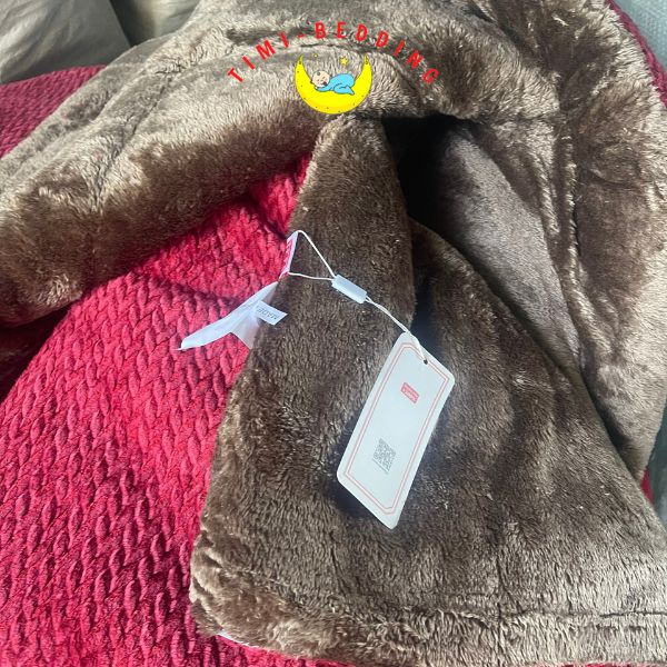 Chăn lông thỏ DIOR chính hãng, nhập khẩu túi da xịn nặng 4.5kg, kích thước 2x2,3m - Timibedding
