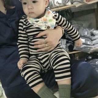Khăn yếm tam giác cho bé