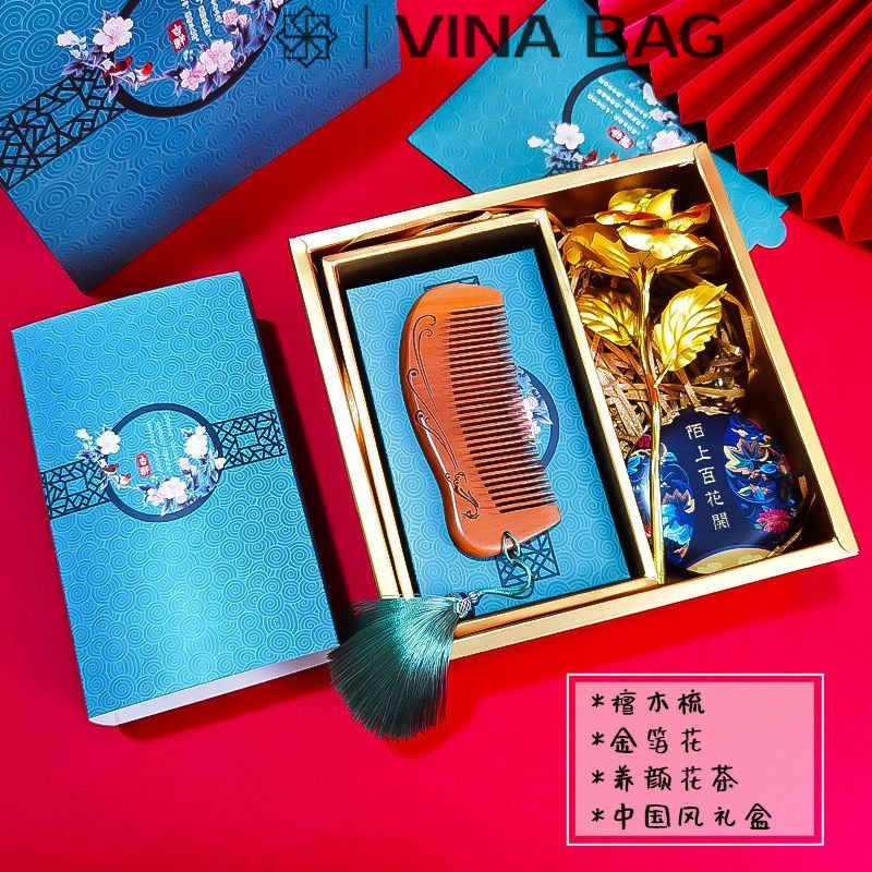 COMBO HỘP QUÀ CAO CẤP VÀ CHIẾC LƯỢC BẰNG GỖ ĐÀN HƯƠNG DÀNH TẶNG CHO BẠN BÈ VÀ NGƯỜI THÂN
