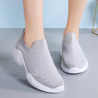 Giày chạy bộ nữ thời trang 2020