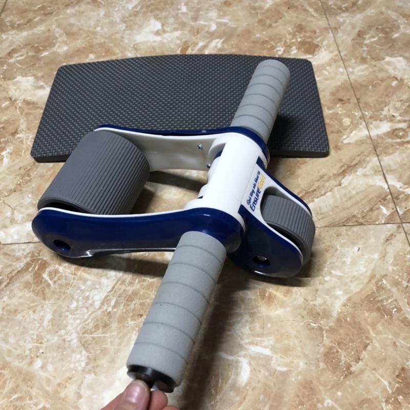 con lăn tập cơ bụng kèm thảm