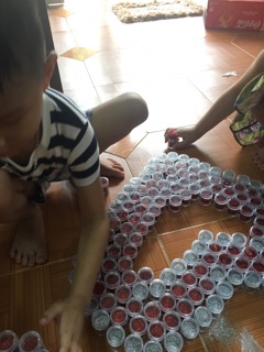 Nhũ mịn rắc móng màu bạc siêu sáng .