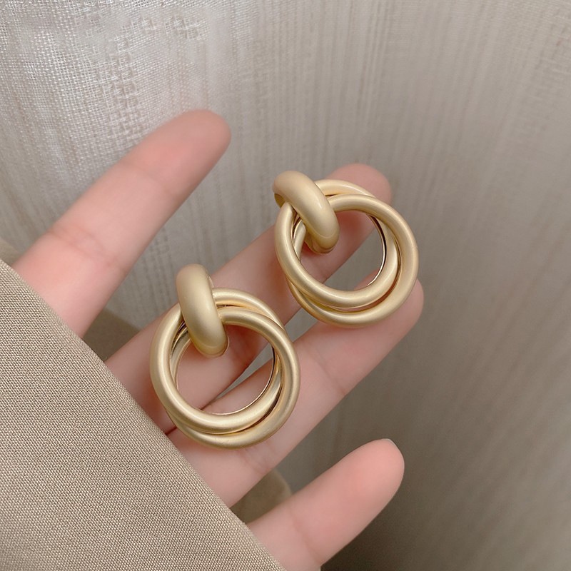 Khuyên tai ngọc trai phong cách Hàn Quốc cho nữ 2022