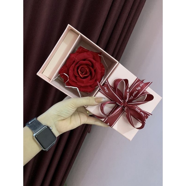 Hộp đựng son kem dài có hoa + nơ chữ siêu đẹp sỉ 0973163558.