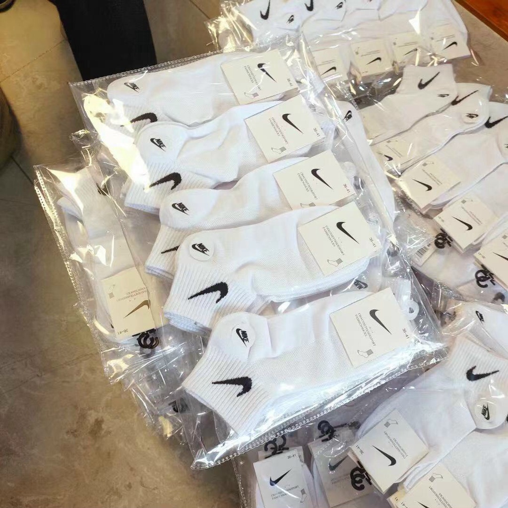 đôi tất vớ Ni ke đen trắng thể thao Unisex