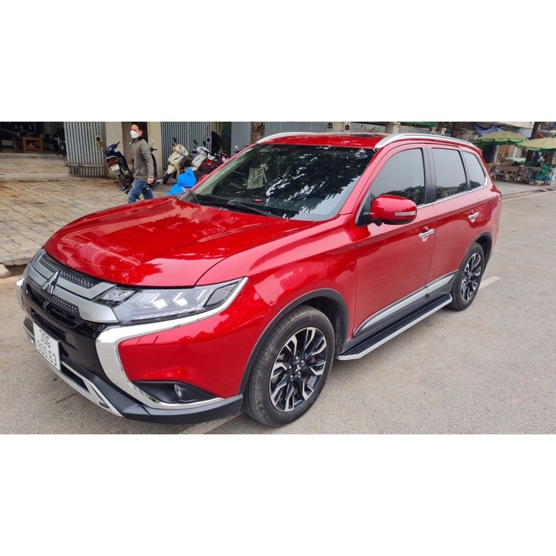 Bậc lên xuống, bệ bước chân cho Mitsubishi Outlander 2016 +