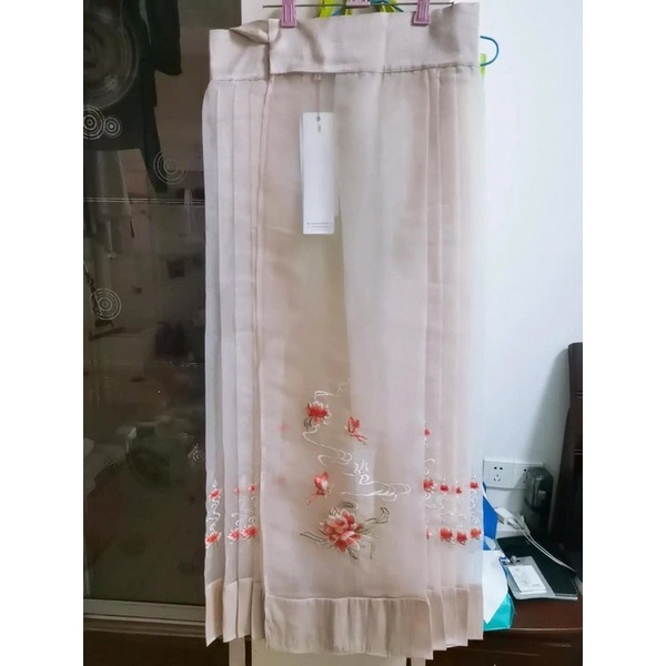 Mã diện Thi Tích hãng Khang Diên Linh váy full thêu 6 mét