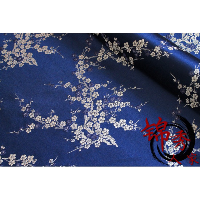 Vải họa tiết hoa đào màu bạc nền xanh dương cao cấp dùng may sườn xám Trung Hoa