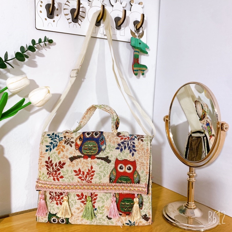 Túi thổ Cẩm đeo chéo tua rua hộp phong cách