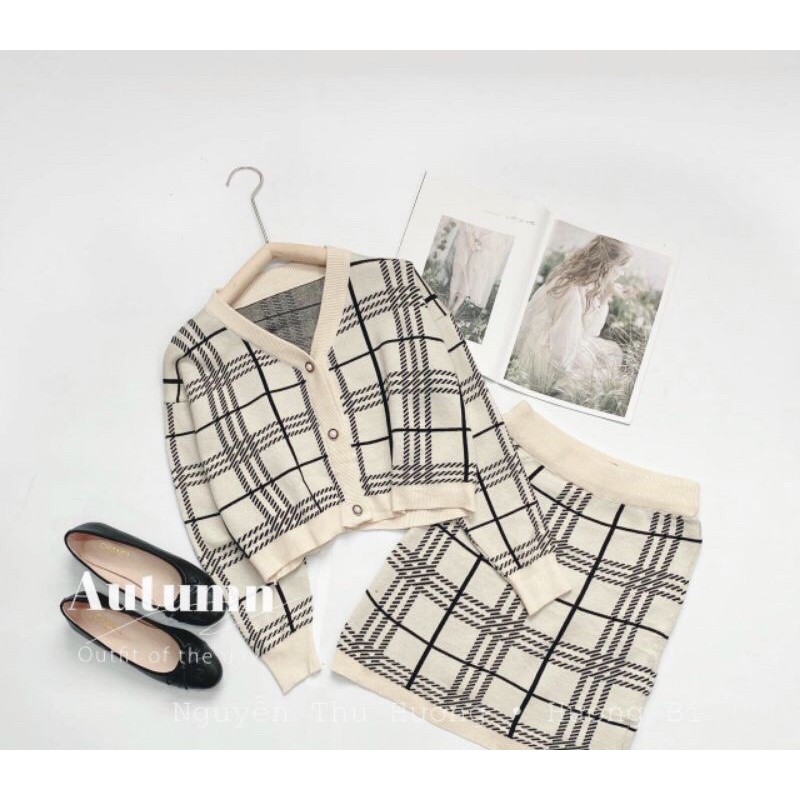 Set len kẻ 2 món gồm áo dài tay cổ tim mix chân váy dáng A