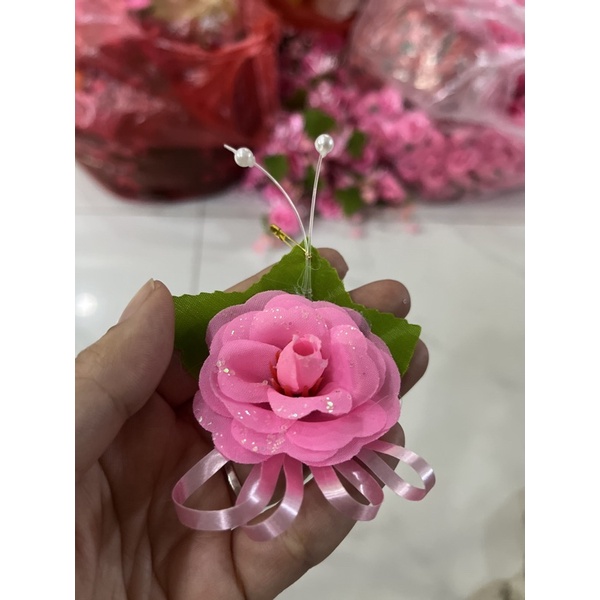 Combo 40 hoa, Hộp 40 hoa cài áo đám cưới, hội nghị, lễ vu lan có sẵn kim tây