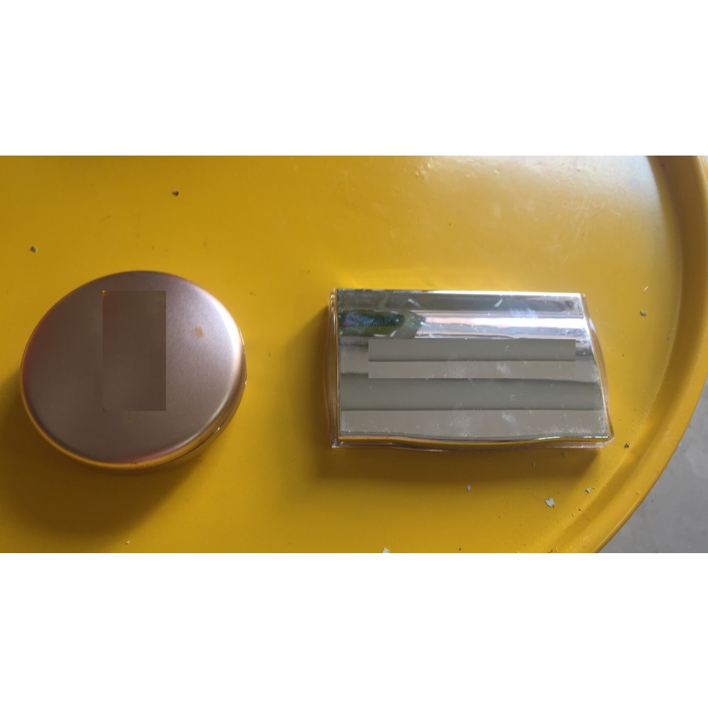 hộp đựng phấn hình tròn có  gương nắp bật gương hơi ố lau sạch là mới ngay thanh lý giá rẻ