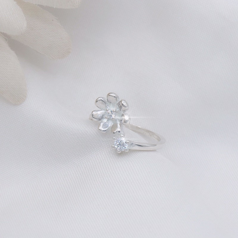 Nhẫn hoa 1 viên đá zc chéo bạc chuẩn