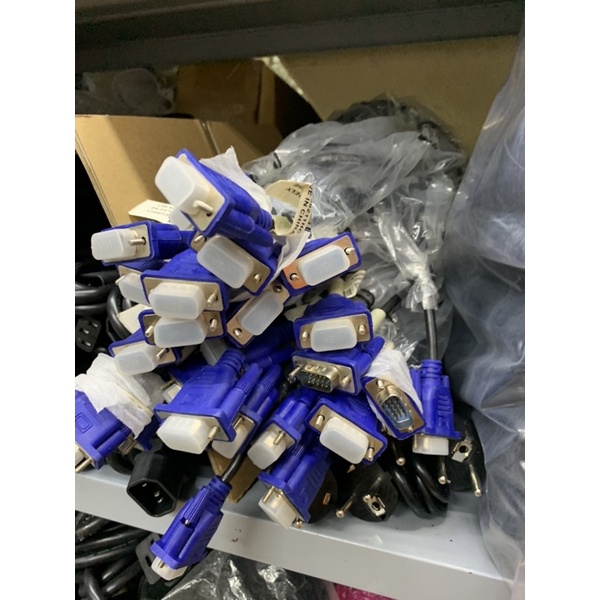 cáp vga dài 1,5m loại tốt, chạy ok với màn hình 15 in , 17 in
