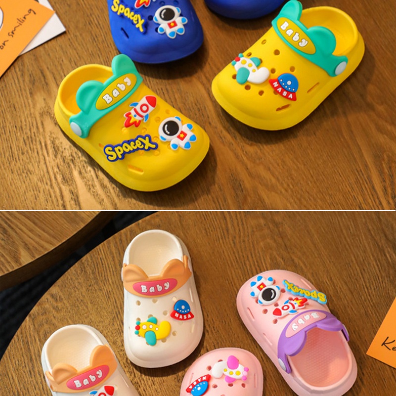 Dép Sandal Đục Lỗ Đi Trong Nhà Chống Trượt In Hoạt Hình Phi Hành Gia Thời Trang Mùa Hè Cho Bé