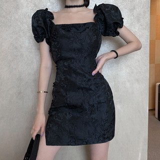 Đầm đen ngắn cổ vuông tay phồng kiểu sườn xám cách tân gợi cảm