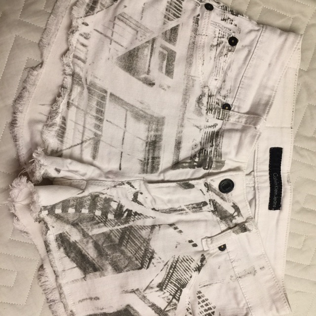 Quần shorts Calvin Klein
