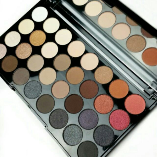 Bảng mắt Makeup Revolution Flawless 2