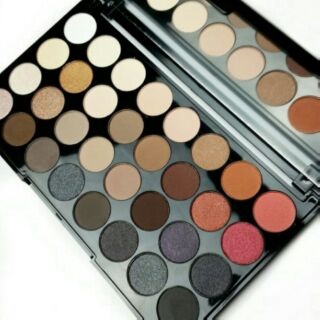 Bảng mắt Makeup Revolution Flawless 2