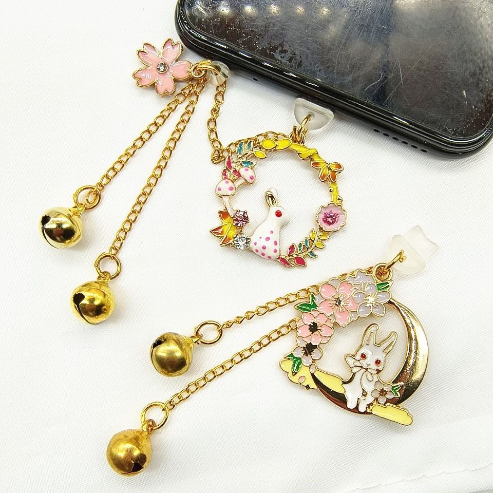 Phụ Kiện Gắn Chống Bụi Cho Cổng Sạc Điện Thoại Di Động Hình Thỏ Hoạt Hình