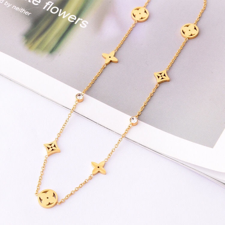 Vòng cổ Thép Titan Mặt Cỏ Bốn Lá Mới