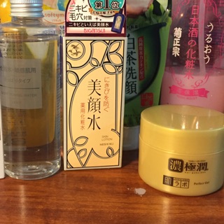 Kem dưỡng hadalabo vàng , toner muji