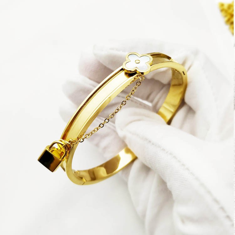 Vòng đeo tay dán da (Phụ kiện Luxury)