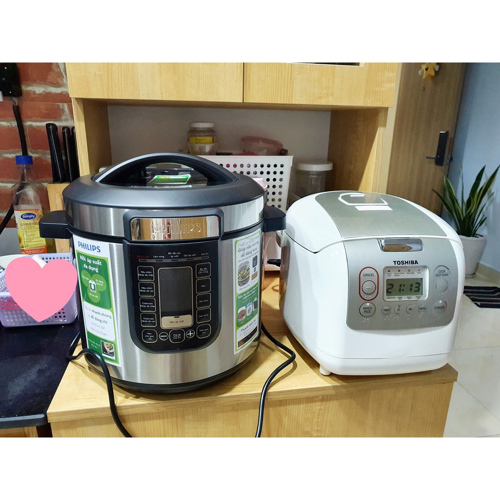 Nồi áp suất điện tử Philips HD2137 6 lít và HD2136