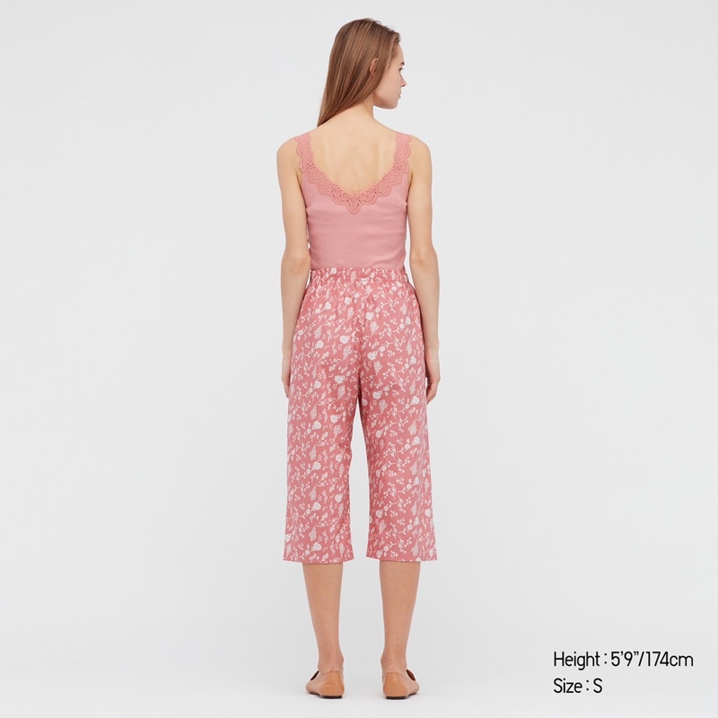 Quần lửng nữ hoa xinh xắn, dễ thương của UNIQLO