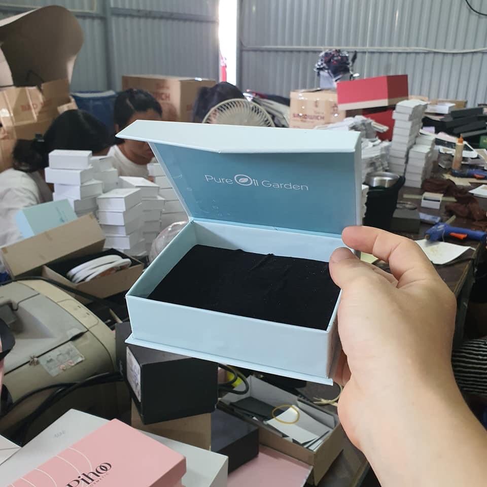 in hộp cứng cao cấp theo yêu cầu đựng mỹ phẩm, quần áo, phụ kiện... ( từ 200 hộp)