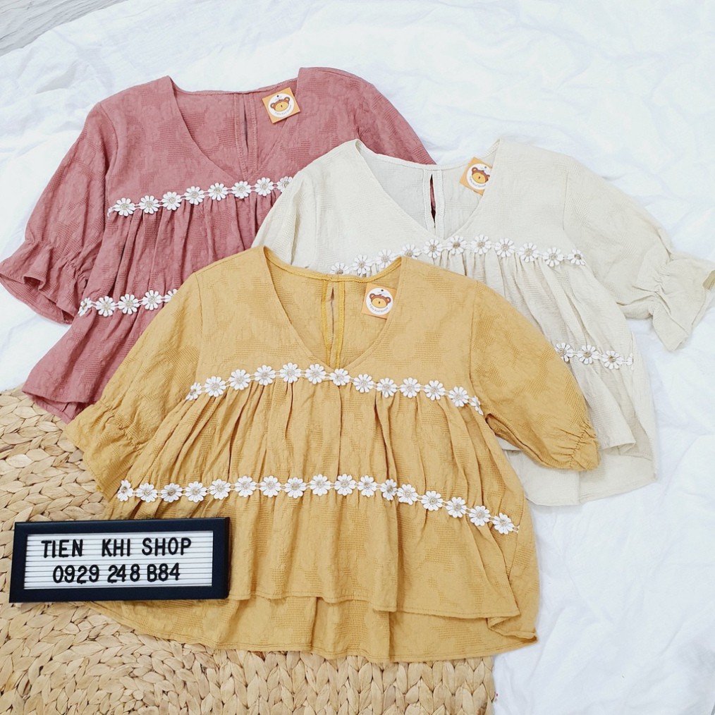 Áo babydoll ngắn tay vải dập nổi viền hoa AK39