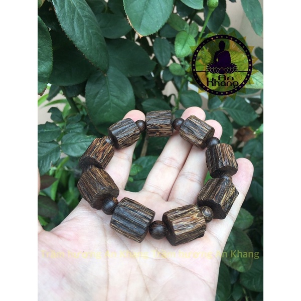 Vòng tay trầm sánh chìm dạng xỉa tự nhiên