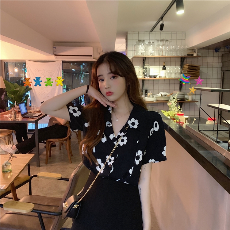 Áo sơ mi tay ngắn hoạ tiết hoa phong cách Hàn Quốc dành cho nữ