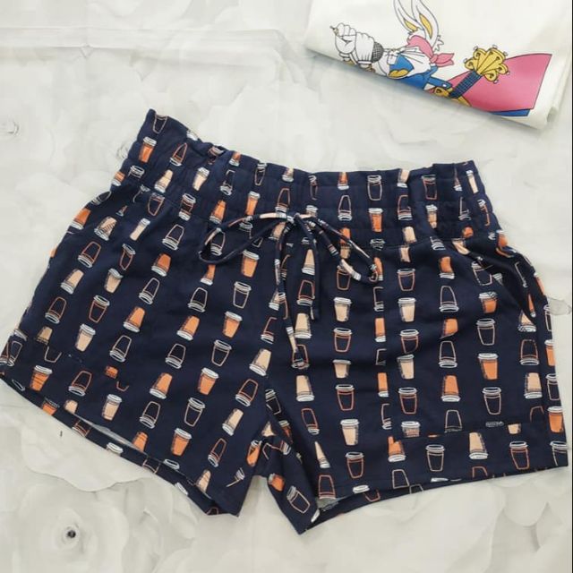 Quần short in hình cốc