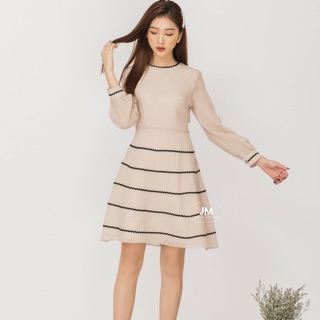 Thanh lý Đầm JM Design. Thích hợp cho đi hẹn hò, đi dạo, đi chơi. Dáng váy trẻ trung năng động.