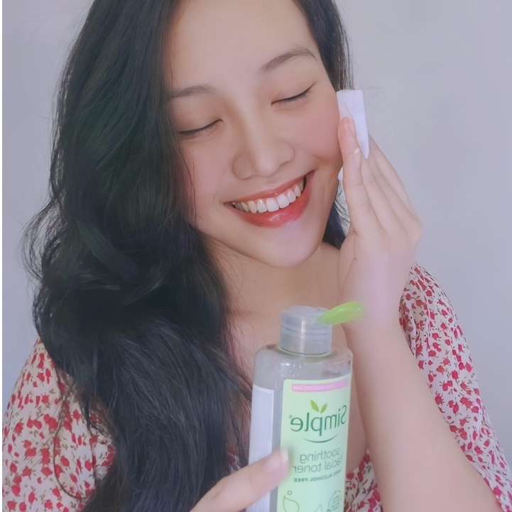 Nước hoa hồng Simple Smoothing Facial Toner