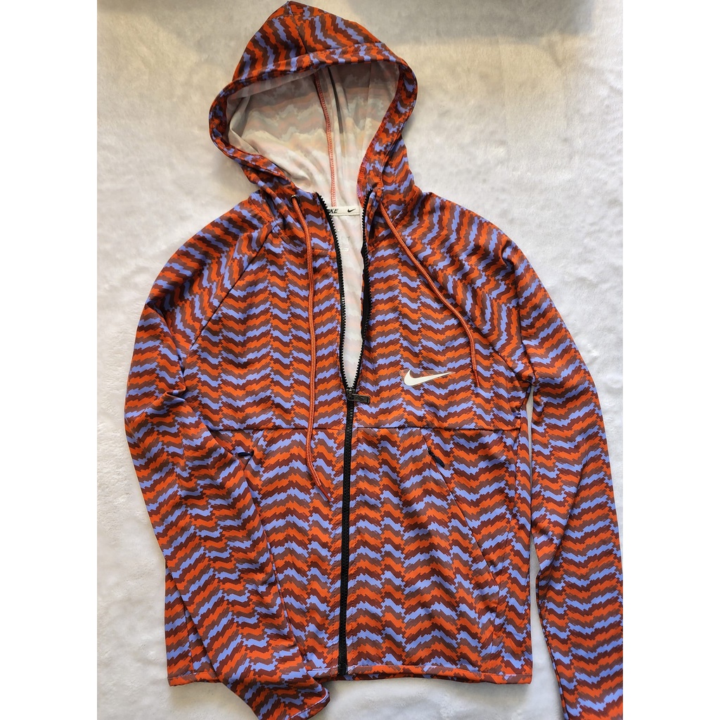 Áo khoác thể thao nữ họa tiết có mũ