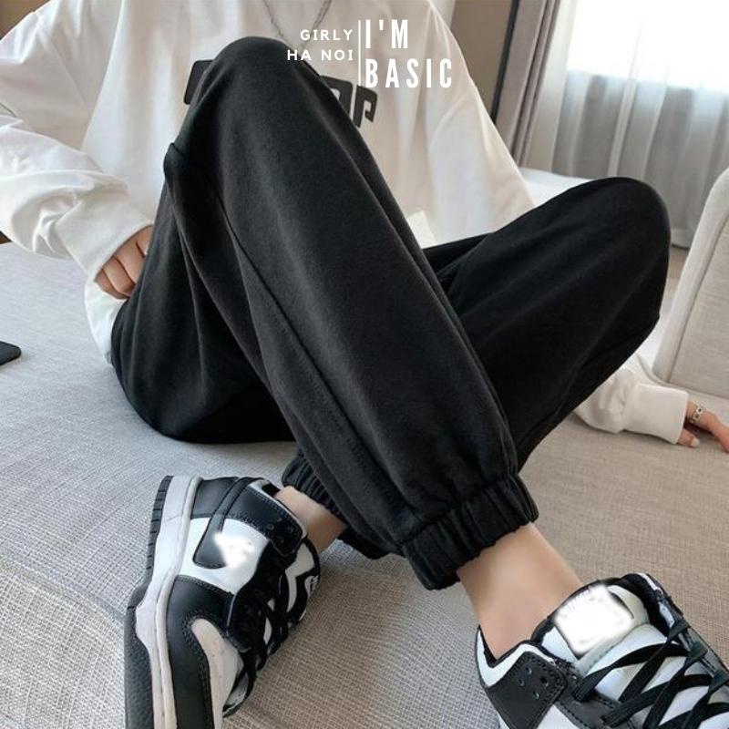Quần Jogger Bo Chun Ống Rộng Màu Đen Nữ Quần Bom Nỉ Bông Trẻ Trung Năng Động Phong Cách Hàn Quốc I'm Basic Girly