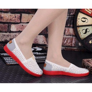 Giày slip on ren
