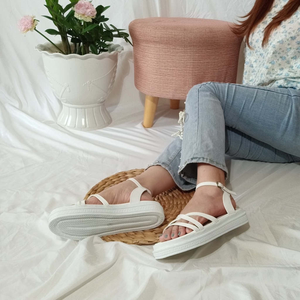 Giày sandal nữ đi học quai hậu gài basic bền êm,đế bánh bì dày dặn hình chụp thật-BM03