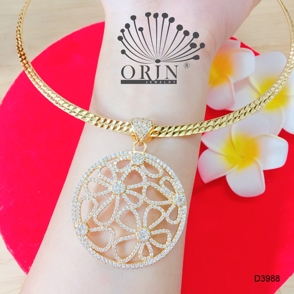 Kiềng cổ dạng dẹp mặt tròn hoa cách điệu giữa cao cấp Orin D3988